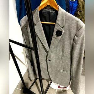 Theory Suit. Blazer and pants. 42R jacket and Size 33 pants. Grey.